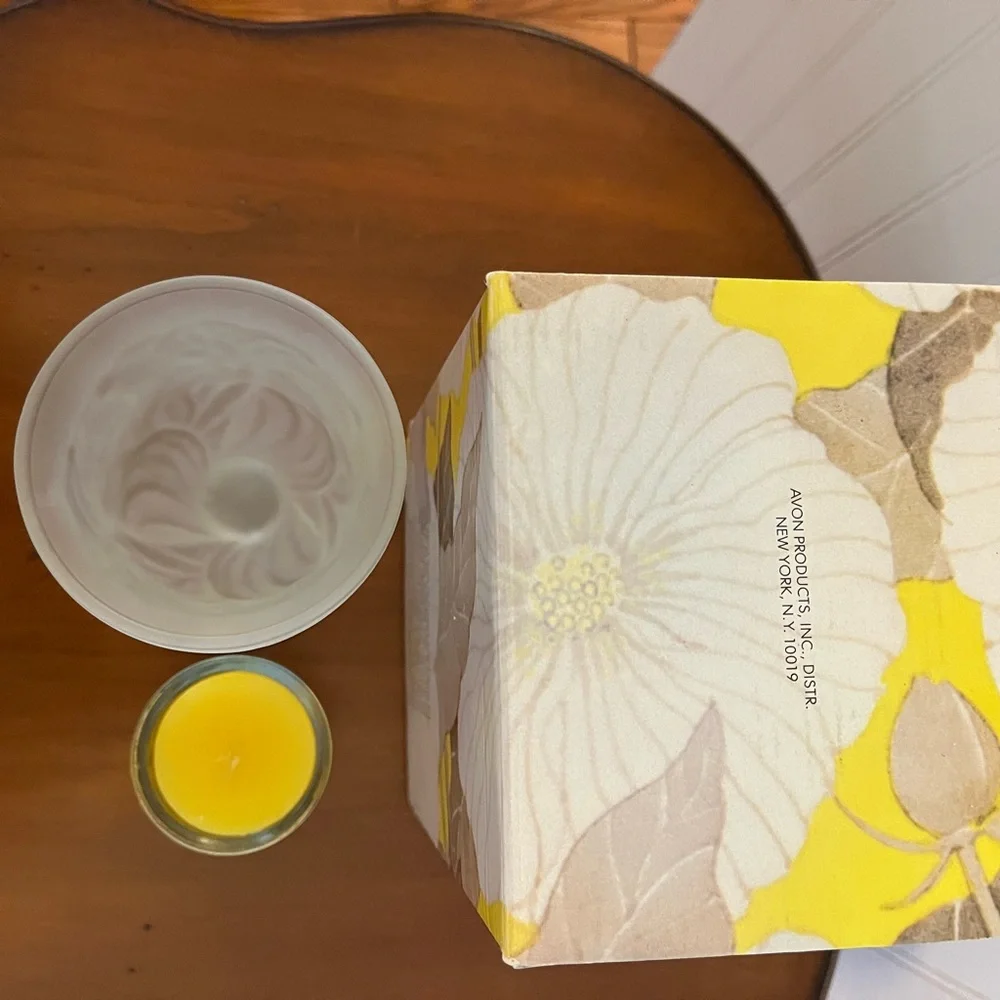 Avon Flowerfrost Collection Water Goblet and sunny lemon‎ fragrance candelette